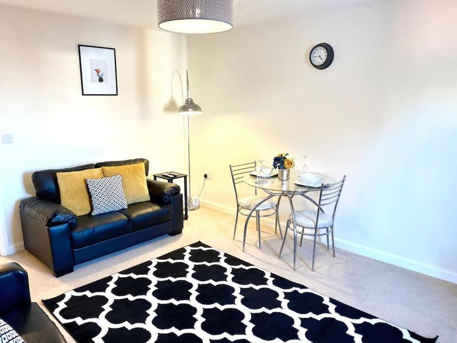Amazing 2-Bed City Centre Apt With Parking Coventry Kültér fotó