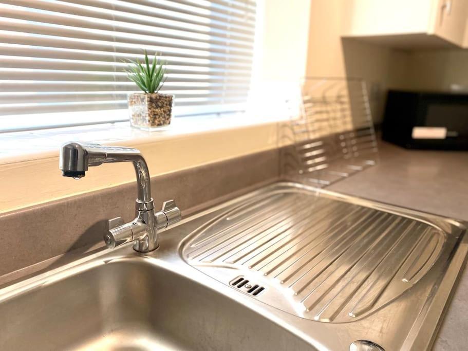 Amazing 2-Bed City Centre Apt With Parking Coventry Kültér fotó