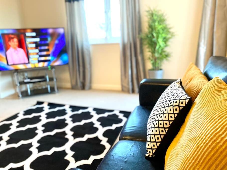 Amazing 2-Bed City Centre Apt With Parking Coventry Kültér fotó