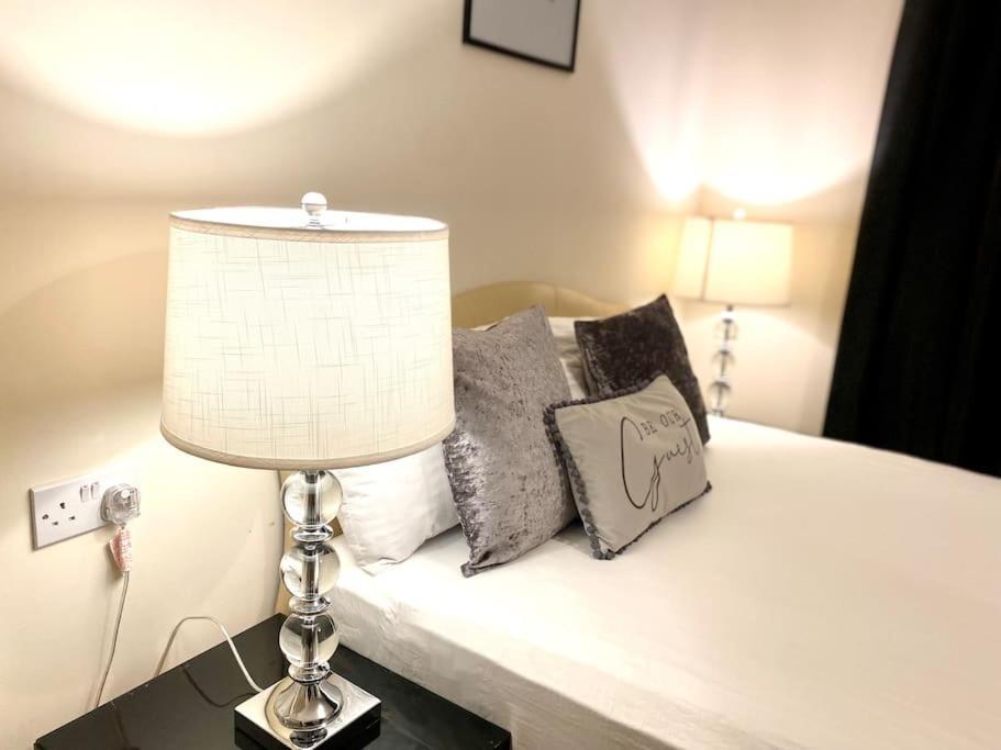 Amazing 2-Bed City Centre Apt With Parking Coventry Kültér fotó